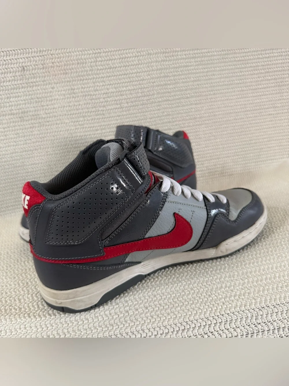 Nike 6.0 Mogan Mid 2 Kids Size 6Y Gray Red High Top Skate Shoes 407716-060